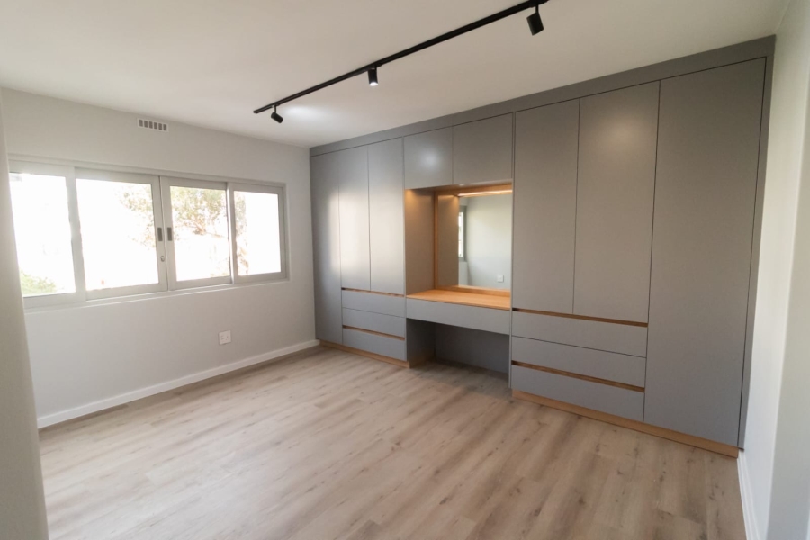 3 Bedroom Property for Sale in Sea Point Western Cape